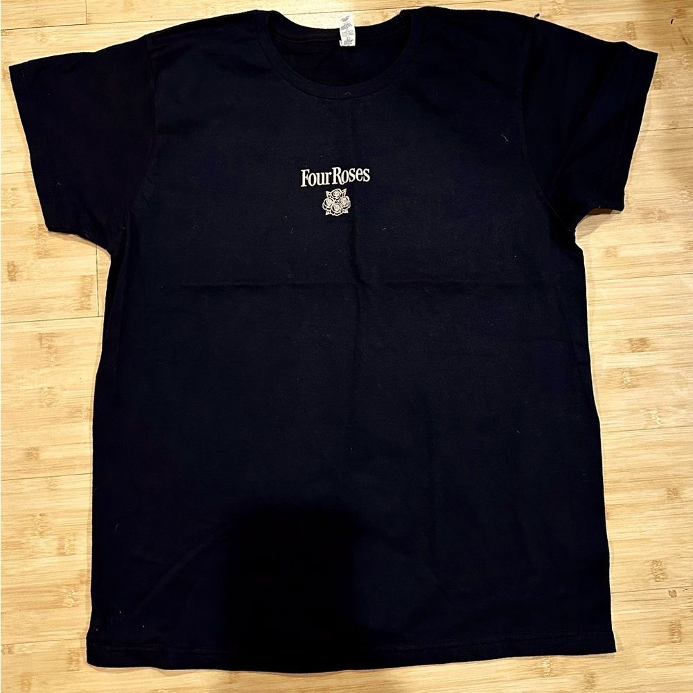 Alstyle Four Roses Bourbon Whiskey Graphic T-Shirt Black Womens‎ Medium Crewneck